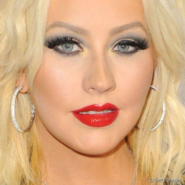 Christina Aguilera invesitu tanto nos olhos quanto nos l?bios para o lan?amento da 8? temporada do The Voice americano